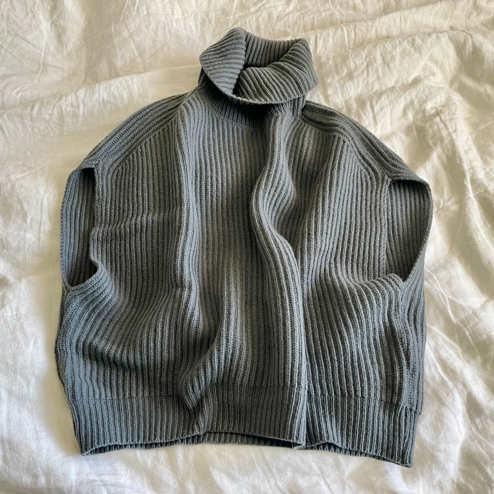 Blossom H grey wool sweater vest